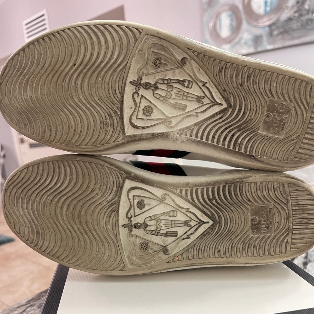 White Gucci Sneakers with Red Heart Detail - Picture 10 of 10